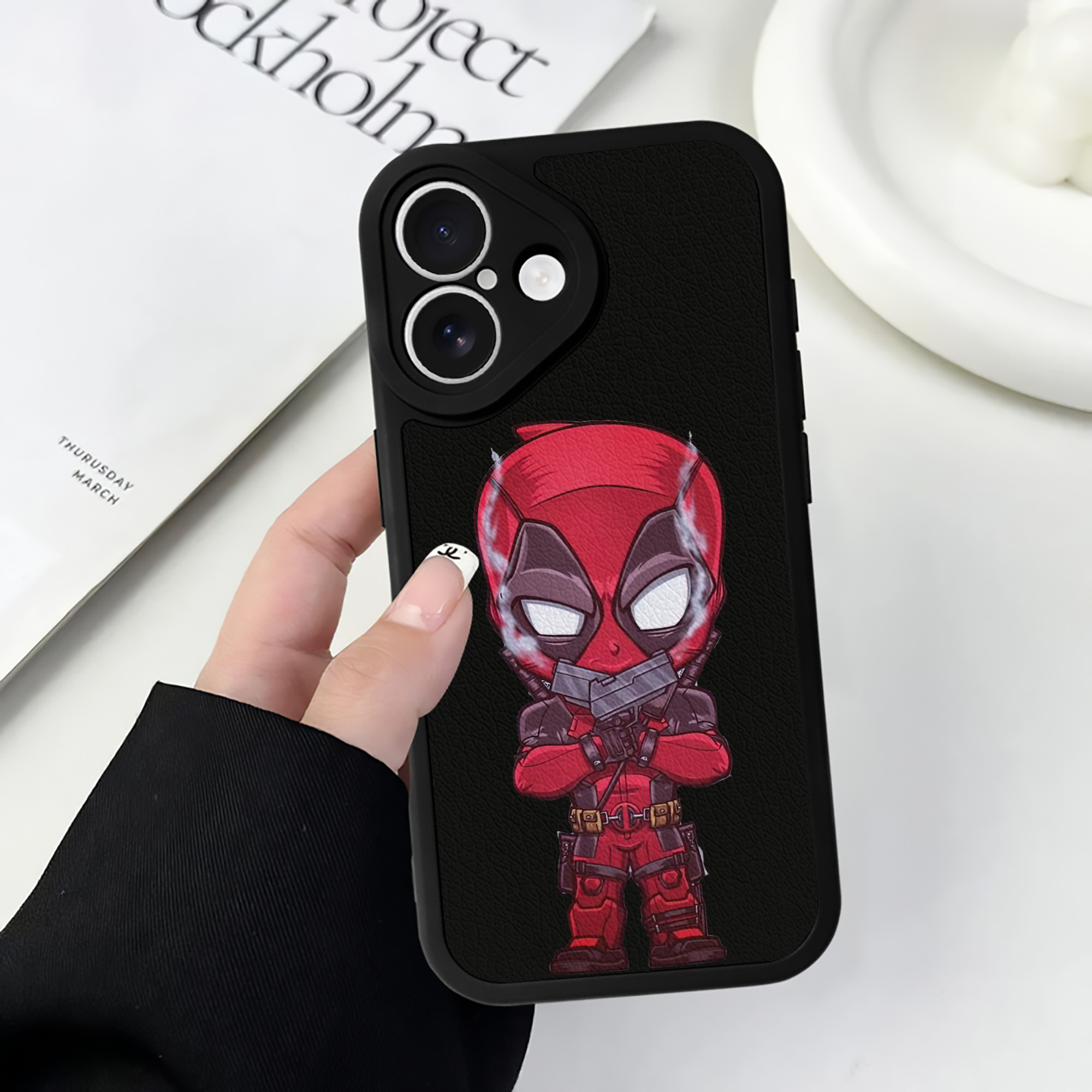 （画像用） Deadpool デッドプール 【iPhone 16シリーズ対応】シリコンスマホケース（レザー調） 材質：シリコン